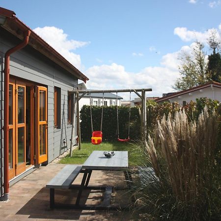 Villa Emilia - Gemuetliches Kinderfreundliches Blockhaus Mit Umzaeuntem Garten Sint Annaland Exterior photo