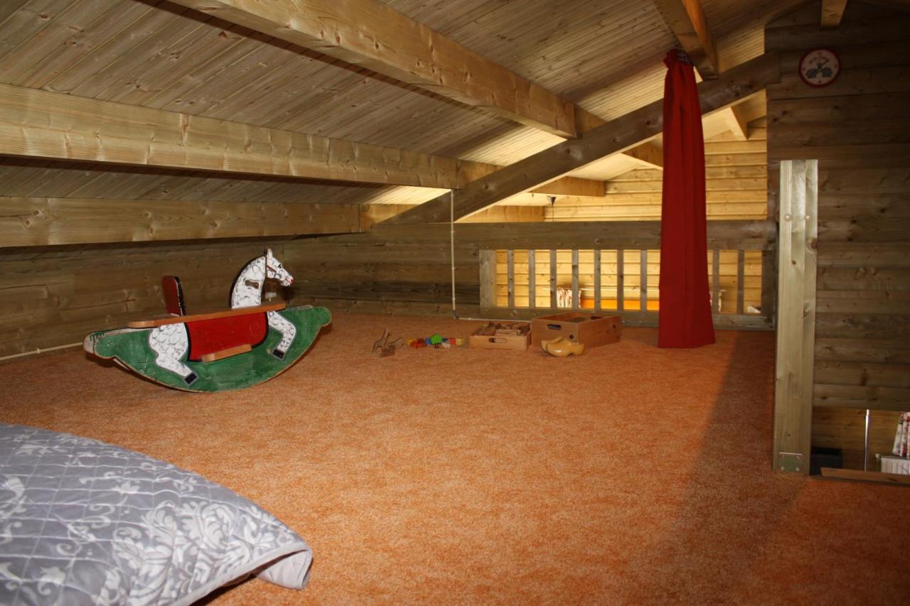 Villa Emilia - Gemuetliches Kinderfreundliches Blockhaus Mit Umzaeuntem Garten Sint Annaland Exterior photo