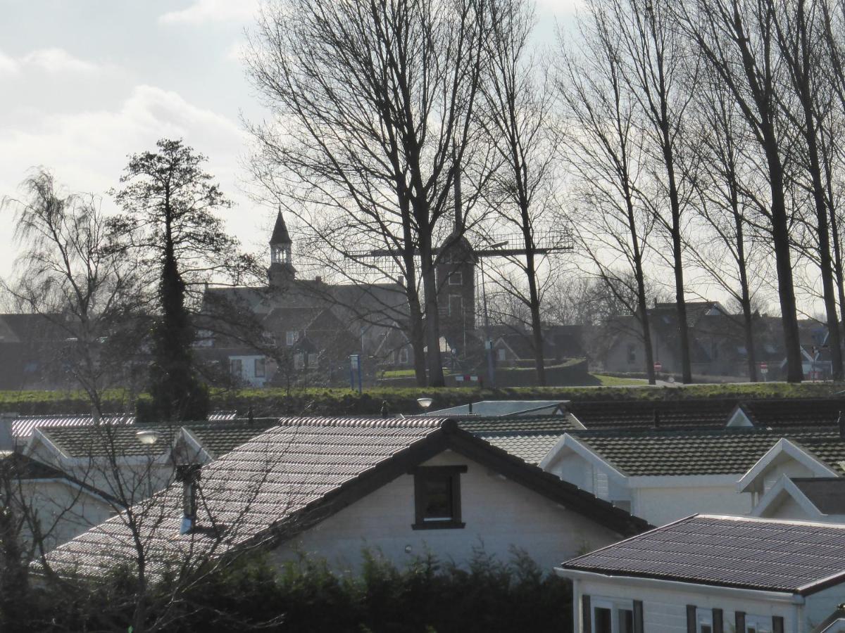Villa Emilia - Gemuetliches Kinderfreundliches Blockhaus Mit Umzaeuntem Garten Sint Annaland Exterior photo