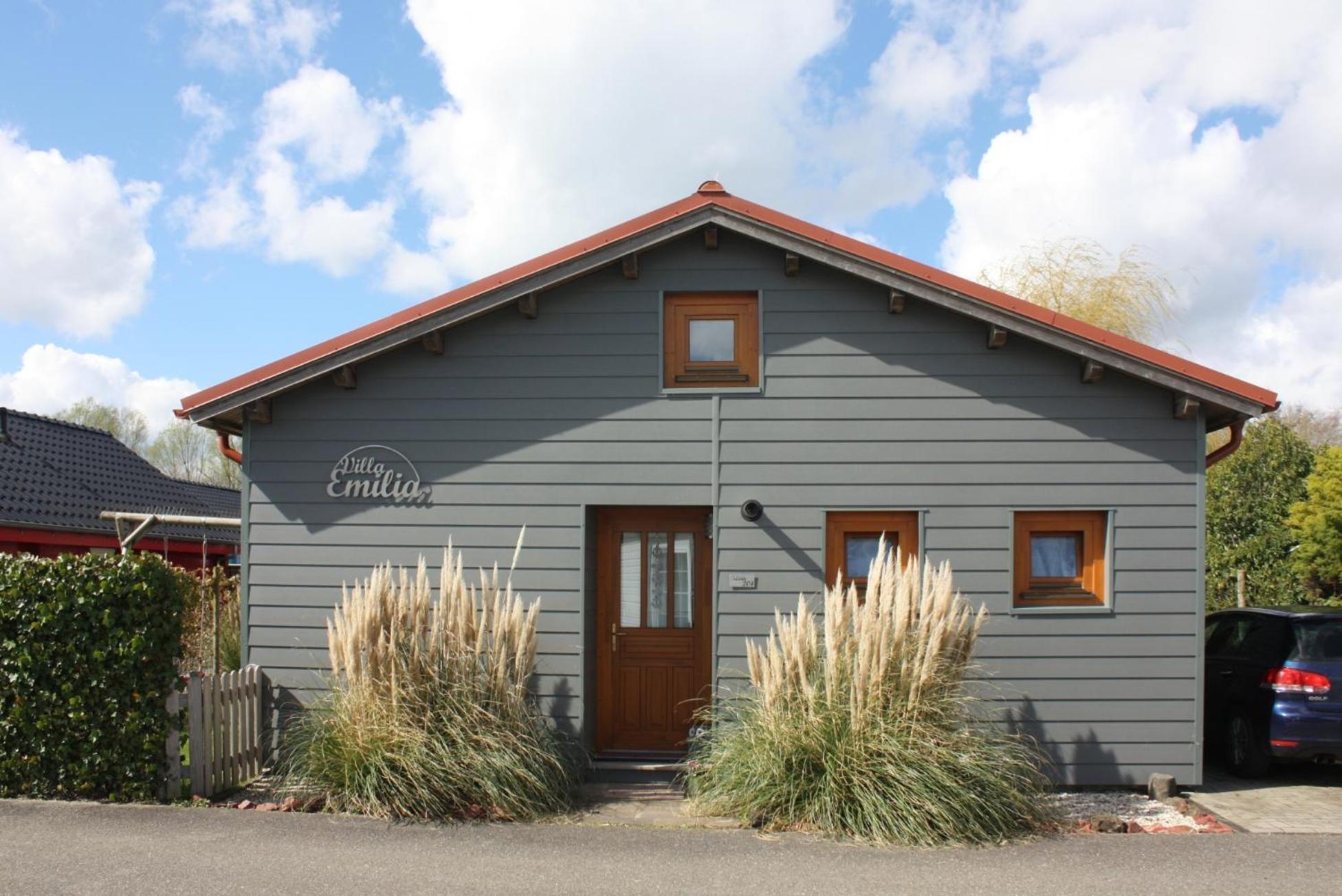 Villa Emilia - Gemuetliches Kinderfreundliches Blockhaus Mit Umzaeuntem Garten Sint Annaland Exterior photo